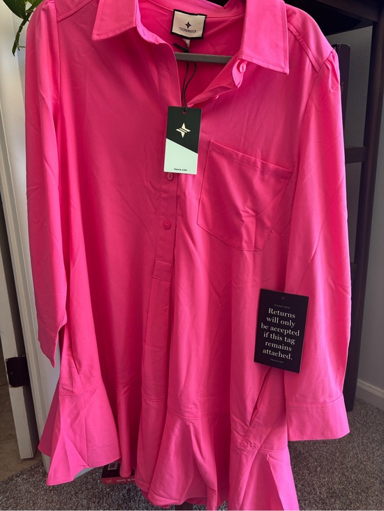 Tuckernuck Dresses & Skirts - Tuckernuck Hot Pink Crepe Callahan Dress Size Large BNWT
